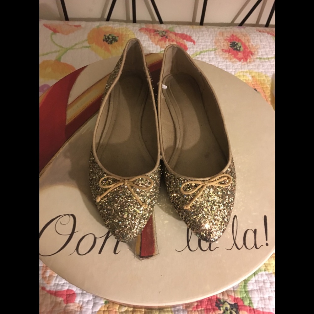 Old Navy Pointed Toe Gold Glitter Flats - Size 7